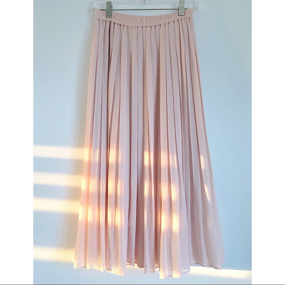 Uniqlo Pleated Skirt NWOT